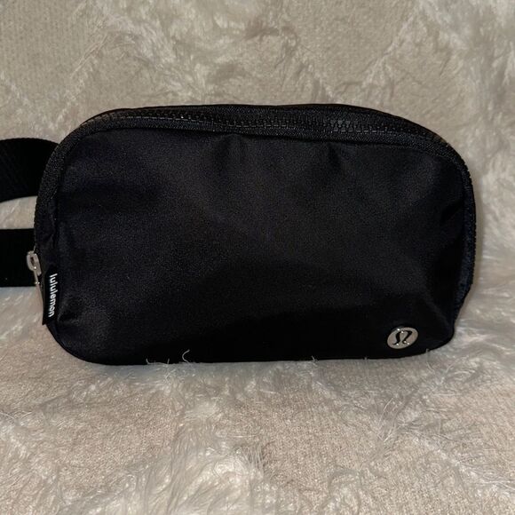 lululemon 1L Black Everywhere Belt Bag Fanny Pack Water Repellent - Picture 5 of 15